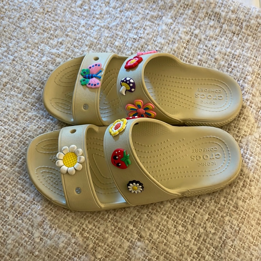 Croc sandals in bone color